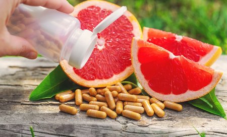 Grapefruit wird oft als „natürliches Antibiotikum“ bezeichnet, wirkt aber auch auf die Enzyme des Stoffwechsels. Grapefruit