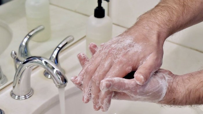 Eine gute Hygiene in der häuslichen Pflege leistet einen wichtigen Beitrag zur Gesundheitserhaltung von Pflegenden und Gepflegten.