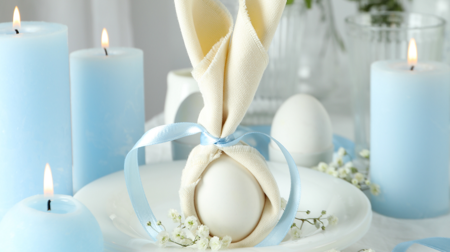 Mit einer (selbstgestalteten) Osterkerze bringen Sie österliche Stimmung in die Wohnung Ihres Angehörigen.