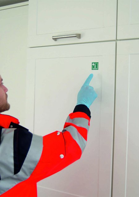  Aufkleber zeigen das Vorhandensein einer Notfalldose. Bild: acavi GmbH